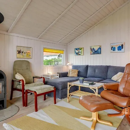 Awesome In With Kitchen Holiday home Allingabro