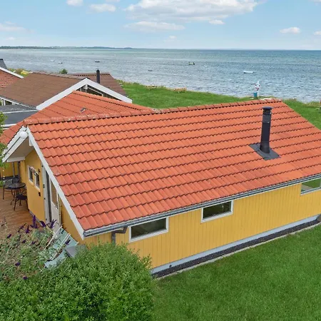 Holiday home Awesome In With Kitchen Allingabro